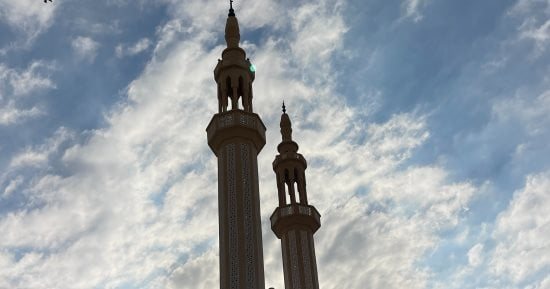 طقس خريفى مائل للحرارة يسيطر على شمال سيناء اليوم.. أمطار خفيفة وشبورة صباحاً