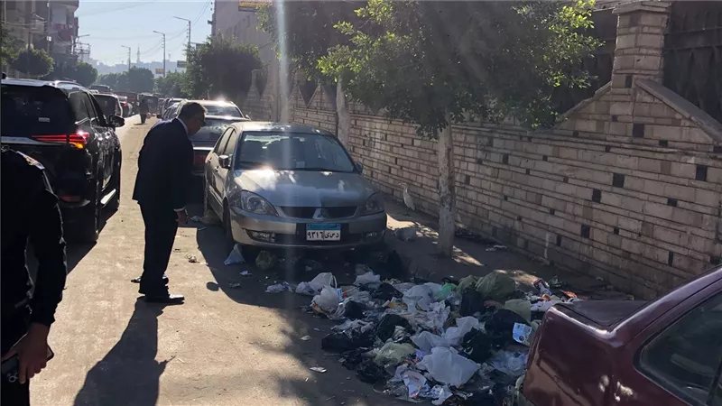 محافظ الدقهلية: منع انتظار السيارات بمحيط مستشفى طلخا وتوزيع صناديق إضافية للقمامة