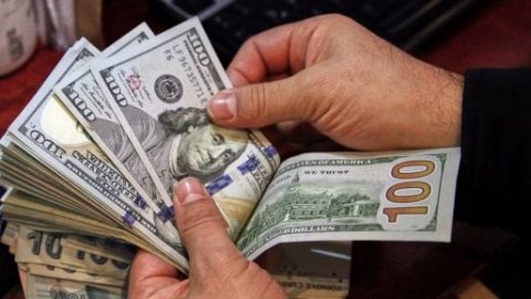الدولار لحظة بلحظة.. 54.35 جنيه سعر شراء الأخضر فى بنك البركة