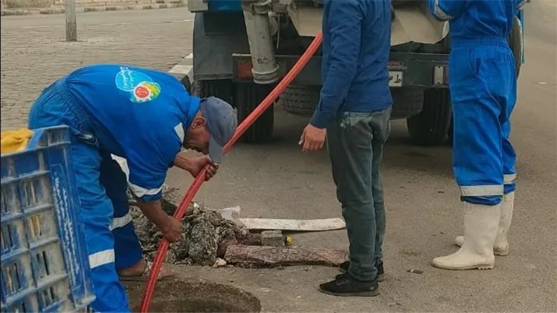 مياه القناة تستنفر فرقها لتطهير الصرف الصحي استعدادا للشتاء