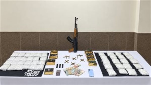 ملايين الجنيهات ومخدرات وأسلحة في قبضة الأمن، تفاصيل المواجهة مع 5 عناصر شديدة الخطورة بـ3 محافظات