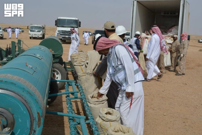 هيئة تطوير محمية الإمام تركي بن عبدالله الملكية تنفذ مبادرة لنثر البذور وحصاد مياه الأمطار