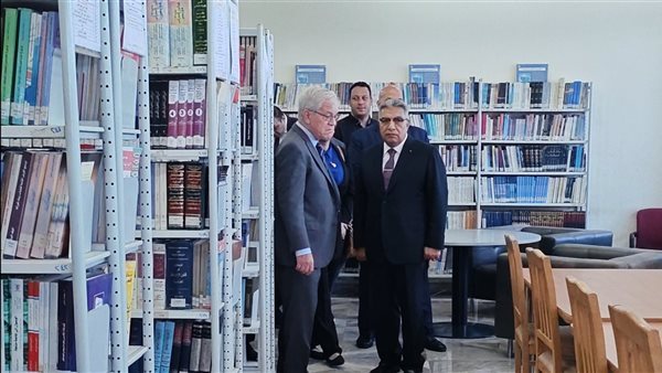 محافظ الدقهلية والسفير الأمريكي يتفقدان مكتبة مصر العامة بالمنصورة