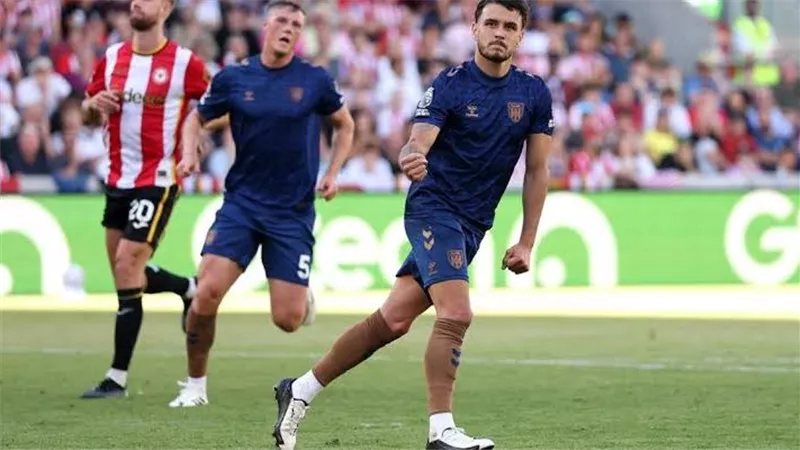 كأس الرابطة الإنجليزية، سندرلاند يتقدم على برينتفورد بثلاثية في الشوط الأول