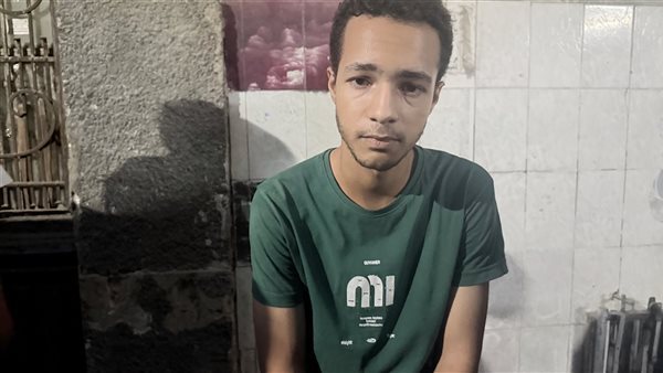 صرخات استغاثة من موقع انهيار عقار حدائق القبة، شاب يناشد المسؤولين إنقاذ أشقائه وجده وجدته