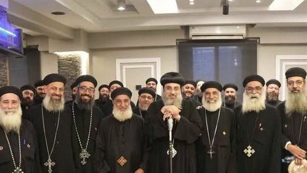 الأنبا فيلوباتير يناقش ترتيبات الخدمة مع كهنة أبوقرقاص