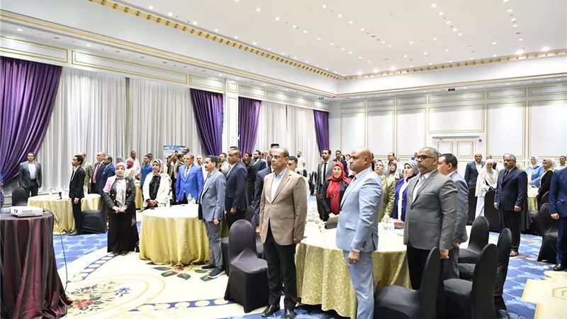 محافظ قنا يشارك في مؤتمر إعلان المشروعات الفائزة بمبادرة المشروعات الخضراء الذكية (صور)