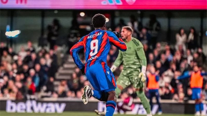 كريستال بالاس يهزم فولهام بهدف نظيف ويتأهل إلى ربع نهائي كأس كاراباو