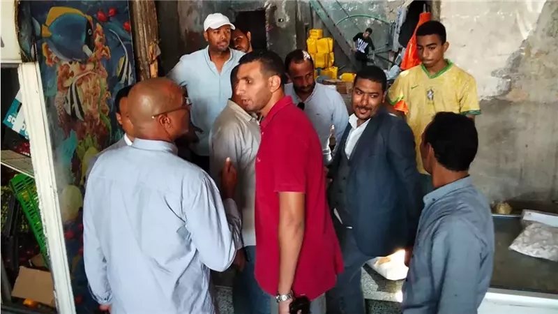 ضبط أسماك فاسدة وغير صالحة للاستهلاك الآدمي فى مطعم شهير بأسوان (صور)