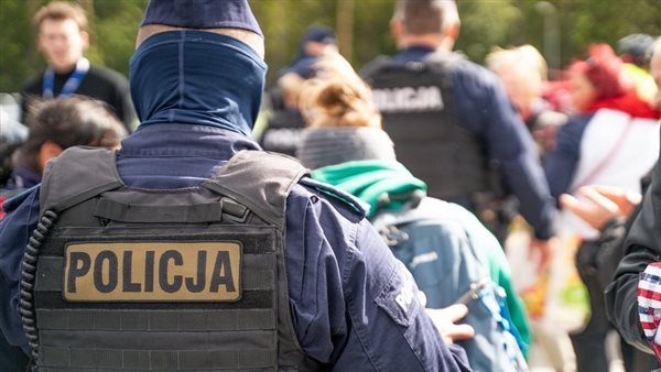 اعتقال مئات المراهقين في بولندا إثر موجة هجمات بالأسلحة البيضاء على المدارس