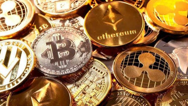 بيتكوين عند 83,500 دولار وسط ضغوط النفط والتكنولوجيا