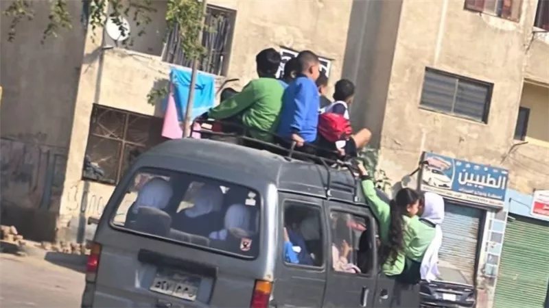 أطفال فوق سطح سيارة سوزوكي، الأمن يفحص فيديو نقل تلاميذ بطريقة خطرة في النهضة