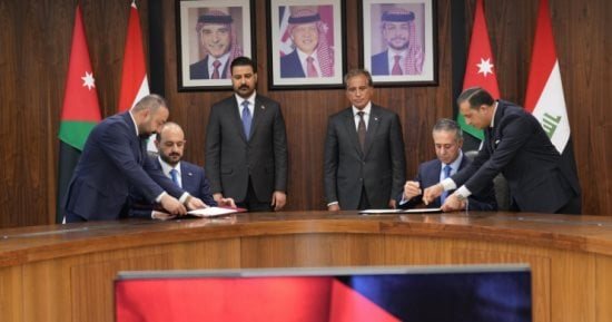 رئيس الورزاء العراقي يوقع على 9 مذكرات وبرامج تنفيذية مع الأردن