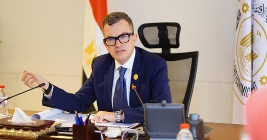 وزير التخطيط يبحث الاستغلال الأمثل لأصول بنك الاستثمار القومي