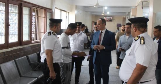 مدير أمن سوهاج يتفقد وحدات تراخيص المرور لمتابعة منظومة الشباك الواحد.. صور