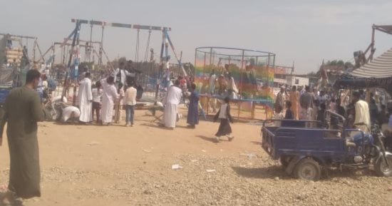 ألعاب شعبية واحتفالات بمضمار سباق الخيول في مرماح فارس بأسوان