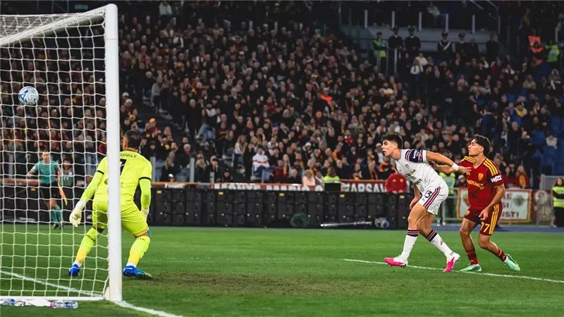 روما يحول تأخره إلى انتصار مثير على كالياري بنتيجة 4-2 في الدوري الإيطالي
