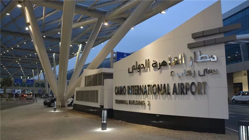 النيابة تأمر بضبط وإحضار مالك طرد بريدي يحتوي على مواد مخدرة بمطار القاهرة