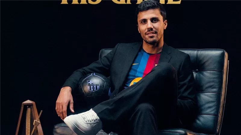 رودري يحذر لاعبي برشلونة قبل الكلاسيكو بسبب مورينيو