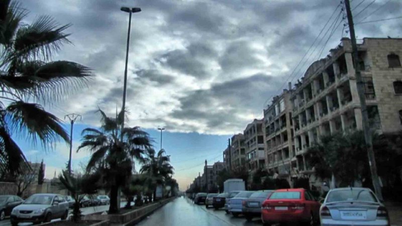 الطقس اليوم.. هطلات غزيرة وعواصف رعدية وتحذير من الضباب