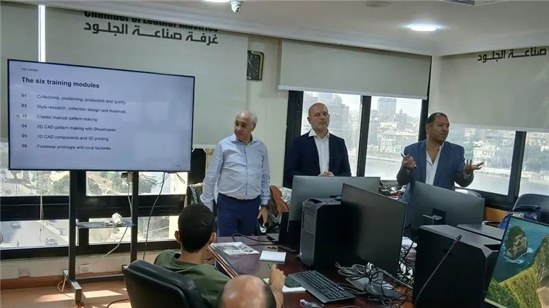 غرفة صناعة الجلود تستعين بخبرات إيطالية لتطوير تصميم الأحذية ورفع كفاءة العاملين بالقطاع