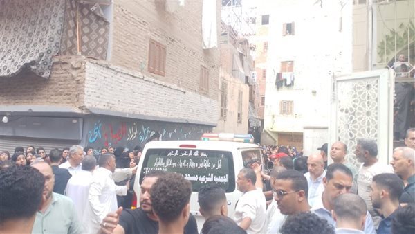 أهالي شبرا الخيمة يؤدون صلاة الجنازة على النائب عبد السلام الخضراوي