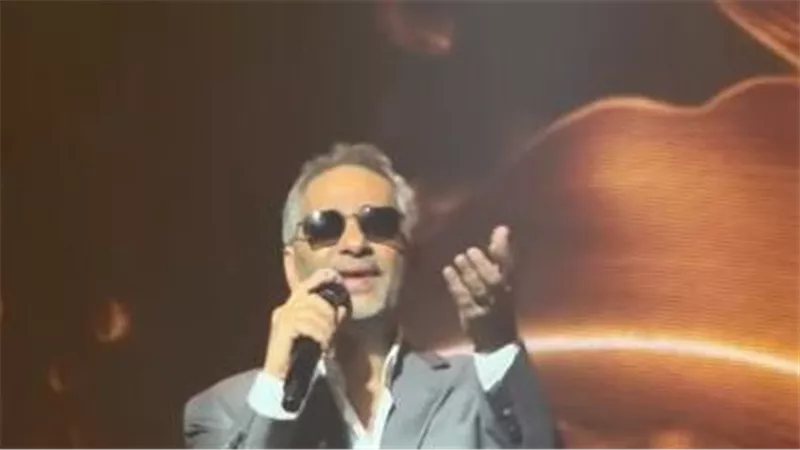 فضل شاكر يتألق خلال حفل الدمام ويقدم باقة من أروع أغانيه (فيديو)