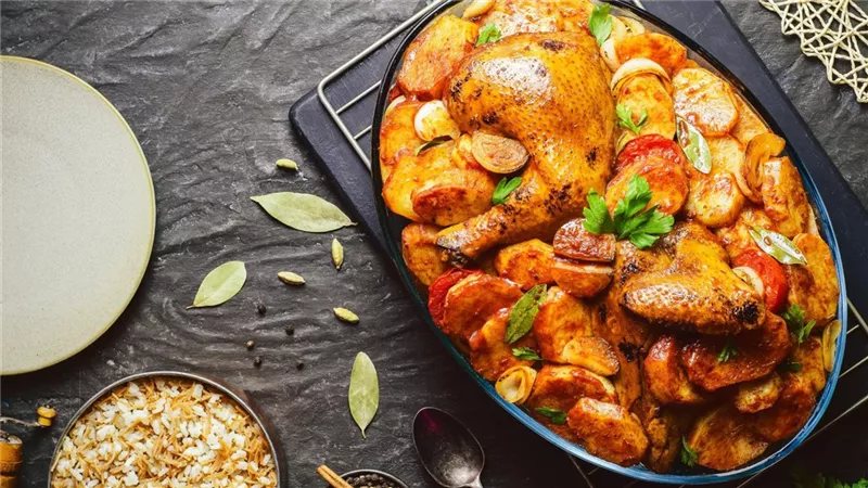 طريقة عمل صينية بطاطس بالفراخ في الفرن بطعم شهي