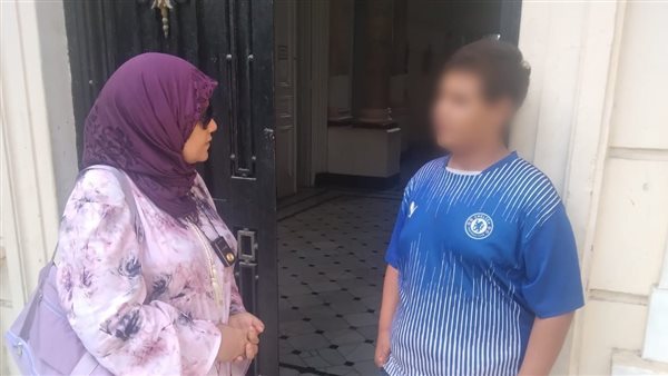 بعد 3 أشهر بالشارع، التضامن الاجتماعي بالإسكندرية تنجح في لم شمل طفل بأسرته