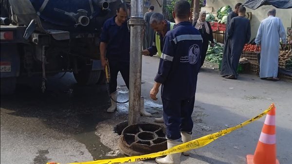 بمناوبات ميدانية خلال العطلات، مياه أسيوط تكثف تطهير شبكات الصرف الصحي استعدادا للأمطار
