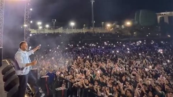 تحت شعار كامل العدد، رامي صبري يتألق في مسقط ويبدع في غناء "الحب عيبنا" (فيديو)