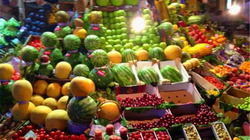 أسعار الفاكهة اليوم، انخفاض العنب 12 جنيها والرمان 5 وارتفاع كبير في المانجو الزبدية والعويسي