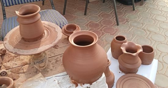 صناعة الأوانى التراثية على هامش مهرجان الخيول العربية بالعاشر من رمضان.. فيديو