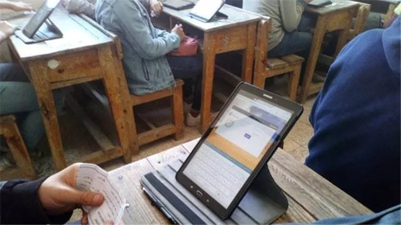 توزيع 24 ألف جهاز تابلت على طلاب التعليم الفني بكفر الشيخ