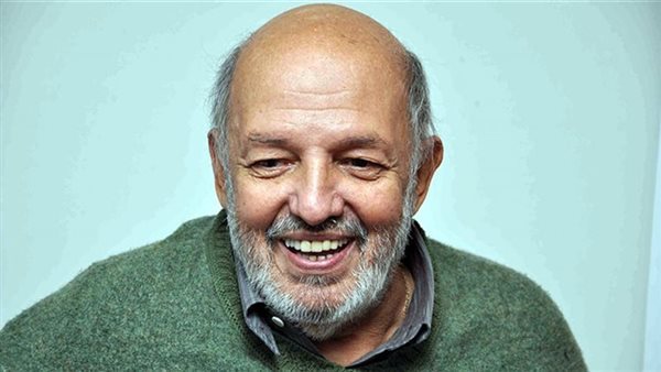بعد احتفاء مهرجان الجونة، محطات في حياة محمد خان من الهندسة المعمارية إلى السينما