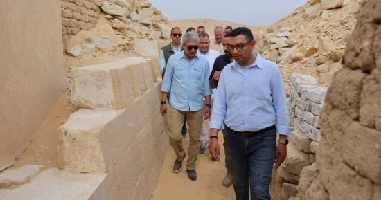 خلال زيارة لمنطقة سقارة.. وزير السياحة يتفقد أعمال البعثات الأثرية بالمنطقة