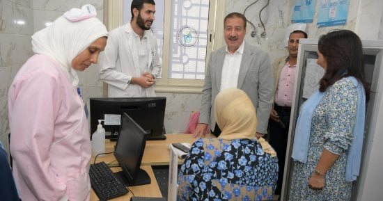 10 آلاف جنيه.. محافظ بورسعيد يكافئ طاقم تمريض ببورسعيد تقديرا لأدائهم المتميز
