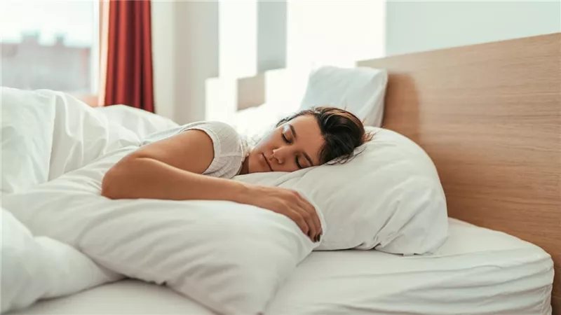 عادات يومية تساعدك على النوم الجيد خلال فترات التغير الهرموني