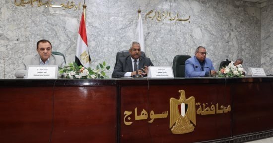 نائب محافظ سوهاج يتابع موقف منظومات التقنين والتصالح والمتغيرات المكانية