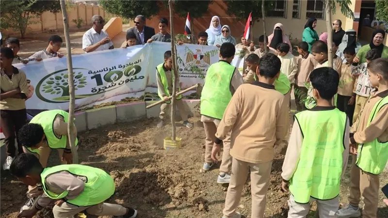 ضمن المبادرة الرئاسية، بدء زراعة 3620 شجرة بالطرق والمحاور الرئيسية في بني سويف