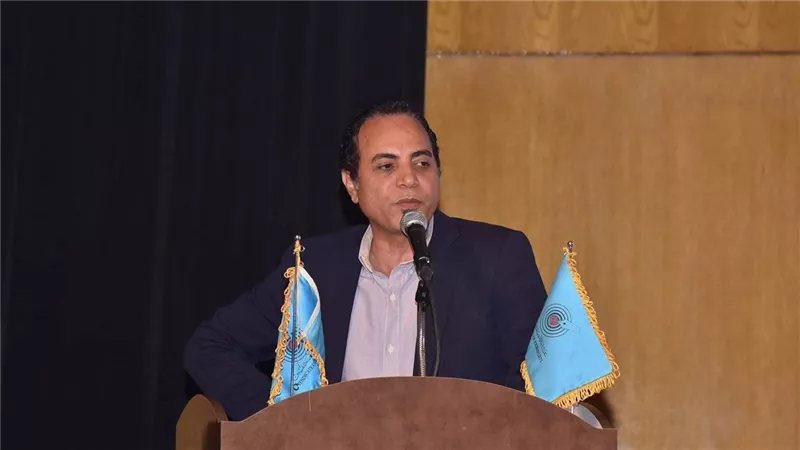 عبد الرحيم: المصداقية أهم من السبق الصحفي والذكاء الاصطناعي لا يعوض الضمير المهني