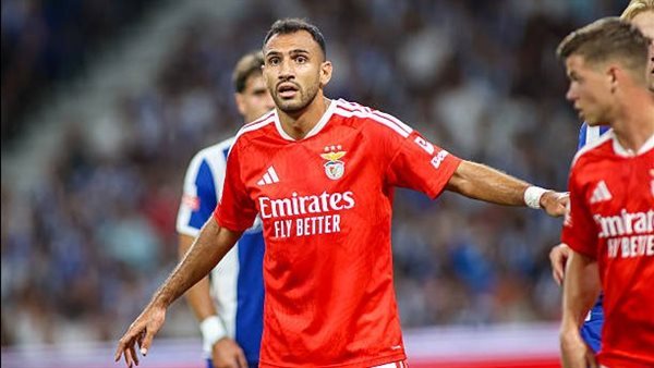 توتنهام ينافس برشلونة على ضم هداف بنفيكا في صيف 2027