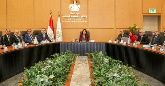 وزيرة الإسكان تكلف رؤساء أجهزة المدن بدفع معدلات التنفيذ داخل المشروعات