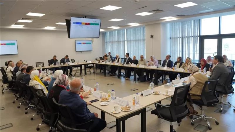مجلس قطاع الدراسات العليا بجامعة عين شمس يستعرض خطط تطوير البحث العلمي والتحول الرقمي