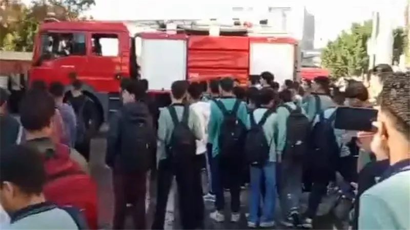 إخماد حريق بمدرسة عمر مكرم الثانوية بنين في دمنهور (صور)
