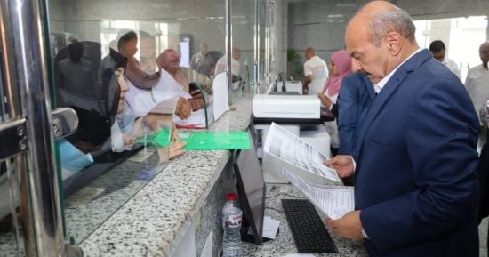 محافظ السويس يتفقد المركز التكنولوجى ويوجه بسرعة حل شكاوى المواطنين