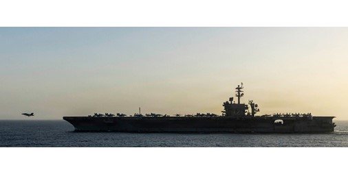 وزير الحرب الأميركي يتفقد حاملة طائرات «لينكولن» بعد إنجازها «مهمة تاريخية» في الشرق الأوسط