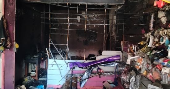 السيطرة على حريق بمحل كماليات سيارات بعد احتراق محتوياته في سلامون بسوهاج.. صور