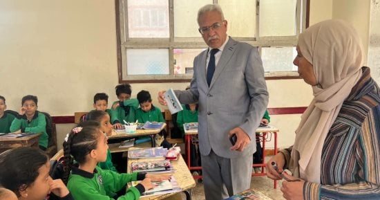 وكيل تعليم الإسماعيلية يتابع انتظام الدراسة والانضباط داخل مدرسة السلام الجديدة