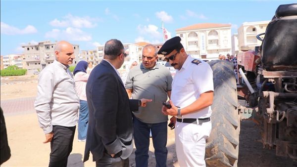 محافظ دمياط يوجه بحسم مخالفات الامتداد العمراني برأس البر ويتابع فتح الجراجات المغلقة